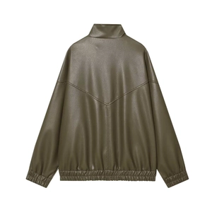 Giacca bomber in ecopelle verde oliva con spalle scese e cuciture a V sulla schiena
