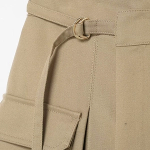Jupe cargo kaki pour femmes avec ceinture élégante et détail d'anneau en D doré