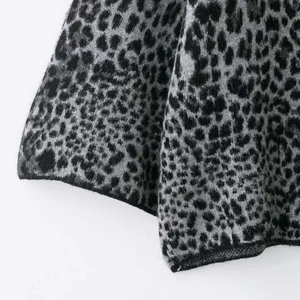 Loose casual women knitwear sweater featuring classic leopard jacquard pattern in grey