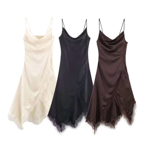 Robe Midi en Satin Asymétrique Sexy pour Femme avec Bordure en Dentelle Col Bénitier Bretelles Spaghetti Sans Manches