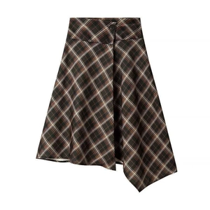 Jupe trapèze rétro à carreaux marron taille haute avec une coupe asymétrique fluide