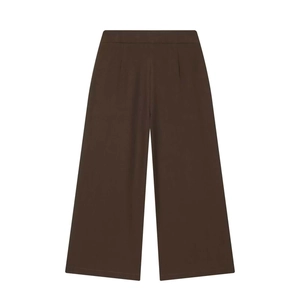 Detailed view of high waist wide-leg trousers in chocolate brown with pleated waist details