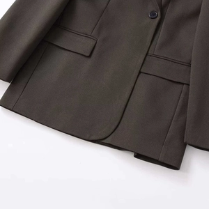 Classic olive green single-breasted blazer with flap pockets and high-density woven fabric
