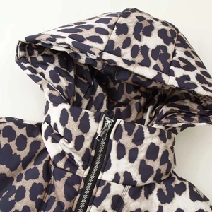 Women winter leopard print puffer jacket with detachable hood and metal zipper detail