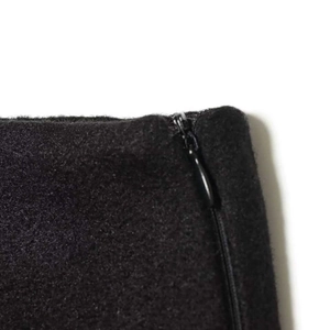 Pantaloncini a vita alta da donna con patchwork in pelliccia bianca e zip nascosta