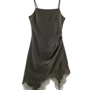 Robe Midi en Satin Vert Foncé Sexy pour Femmes Élégant Patchwork en Dentelle Ourlet Asymétrique Fines Bretelles Sans Manches Fête