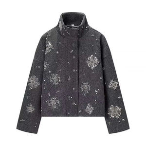 Dunkelgraue Damenjacke aus Wolle mit funkelnder Stickerei aus silbernen Schneeflocken-Pailletten