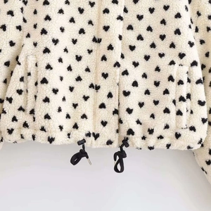 Short fleece jacket for women with black heart prints and adjustable drawstring hem