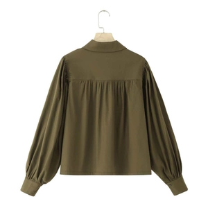 Chemise en popeline vert olive pour femmes avec manches bouffantes et plis dans le dos