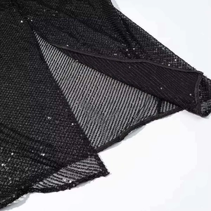 Schickes schwarzes Pailletten-Unterkleid mit Seitenschlitz und glattem Innenfutter