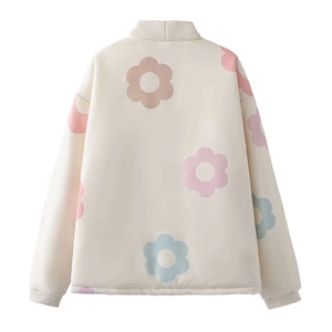 Giacca da donna bianco crema con dolci stampe floreali pastello sul retro