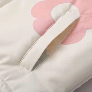 Giacca autunnale in cotone da donna con stampa floreale rosa e tasche laterali