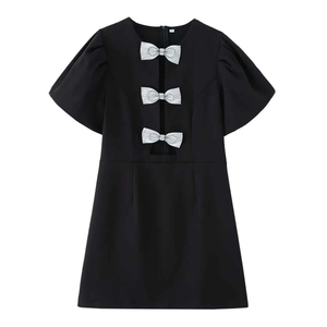 Robe Mini Noire Élégante pour Femmes Avec Nœud en Strass Découpe Manches Bouffantes Courte Ajustée Soirée Cocktail Club