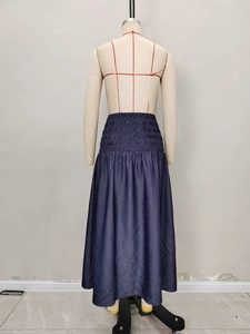 Klassischer dunkelblauer Denim-Maxirock mit hoher Taille und elastischem Falten-Design