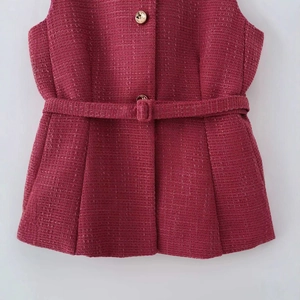 Gilet chic in tweed fucsia da donna con cintura elegante e bottoni in metallo dorato