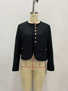 Eleganter schwarzer Tweed-Cardigan für Damen mit Rundhals und goldenen Metallknöpfen