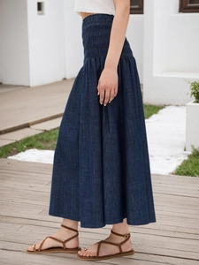 Klassischer dunkelblauer Maxirock aus Denim mit hoher Taille und gesmoktem Falten-Design