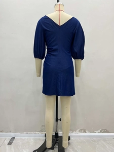 Dunkelblaues figurbetontes Kleid mit Puffärmeln und Off-Shoulder Ausschnitt