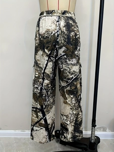 Pantaloni cargo mimetici da donna con stampa legno realistica ed elastico in vita stile outdoor