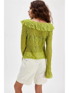 Elegante camicetta in pizzo verde lime a maniche lunghe con scollo a V e volant