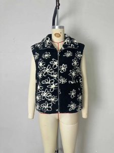 Women's winter lapel vest with daisy floral print and white faux shearling fleece texture