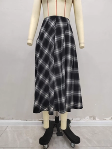 Classic black and white plaid A-line high waist midi skirt for autumn and winter style