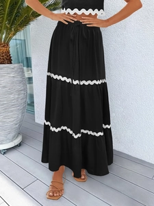 Completo boho due pezzi gonna lunga nera con bordo smerlato bianco e coulisse in vita
