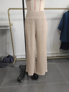Pantalon plissé femme à taille haute et jambes larges en mousseline beige fluide