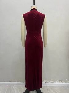 Elegant sleeveless wine red velvet evening dress with slim fit and back zipper