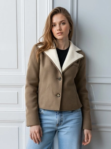 Giacca da donna in finta pelle scamosciata con fodera in shearling marrone e beige