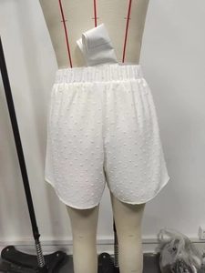 Short blanc femme à taille haute en dentelle suisse avec ceinture élastique et coupe en A