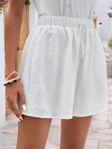 Short femme blanc à taille haute en tissu plumetis avec taille élastique et cordon