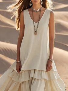 Boho-Maxikleid in Creme, ärmellos mit V-Ausschnitt und Lagenrock im Wüsten-Design