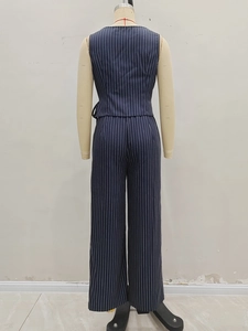 Ensemble professionnel deux pièces pour femme avec gilet à rayures et pantalon large