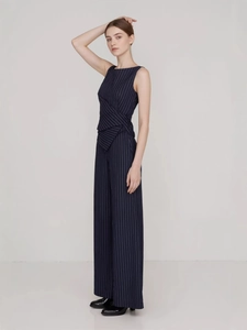 Tailleur rayé bleu marine pour femme avec haut cache-cœur sans manches et pantalon large