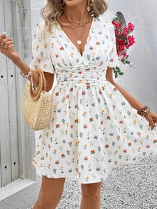 Damen Elegant V-Ausschnitt Kurzarm Blumen Mini Kleider Geraffte Hohe Taille A-Linie Sommer Boho Strand Urlaub Mini Kleid