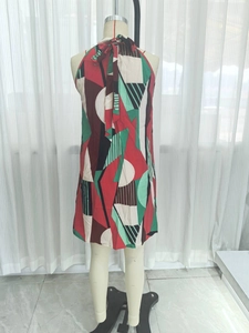 Robe dos nu élégante sans manches à imprimé géométrique et nœud papillon au dos