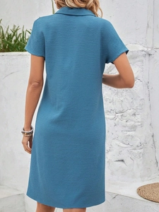 Elegant blue short-sleeved polo dress with textured fabric in a straight loose fit