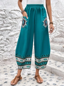 Pantaloni boho verdi a gamba larga con tasche ricamate etniche e stampa con motivi di cavalli