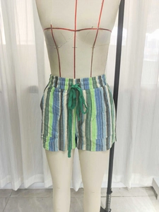 Détails du short décontracté à rayures pour femmes avec taille élastique et cordon de serrage