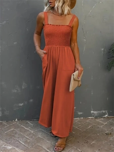 Combinaison caramel pour femme avec bustier froncé et jambes larges pour un style décontracté