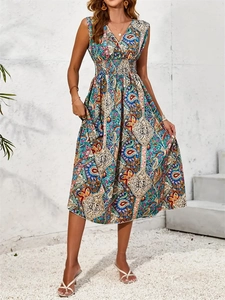 Abito lungo bohémien con stampa paisley, scollo a V e senza maniche per donna