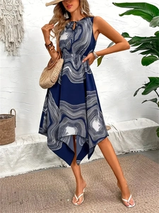Robe chemise sans manches bleu marine avec ourlet irrégulier et motif marbré bohème