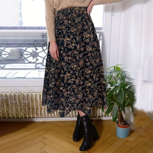 Detail of vintage floral print A-line skirt with an elastic waist and flowy texture