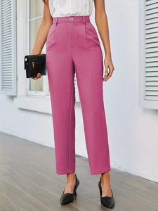 Eleganti pantaloni rosa a vita alta con pieghe per un look da ufficio formale