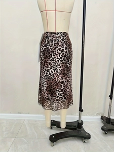 Jupe sexy en résille à imprimé léopard, taille haute et coupe sirène au style vintage chic