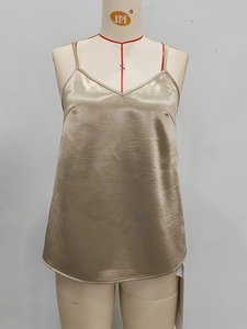 Champagnerfarbenes Satin-Top mit verstellbaren Trägern und tiefem V-Ausschnitt für Damen