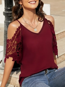 Damen V-Ausschnitt Oberteil in Burgund mit floralen Spitze-Ärmeln für einen lässigen Look