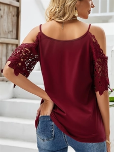 Dunkelrotes schulterfreies Oberteil für Damen mit eleganten hohlen Spitzenärmeln