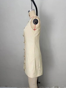 Elegantes ärmelloses cremefarbenes Minikleid mit Goldknöpfen und schmaler A-Linie für Damen